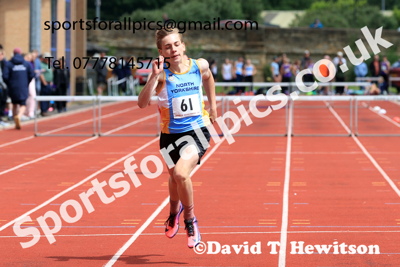 Hurdles, 2026 Northern Schools Inter Counties, Wentworth, Hexham. Photo: David T. Hewitson/Sports for All Pics